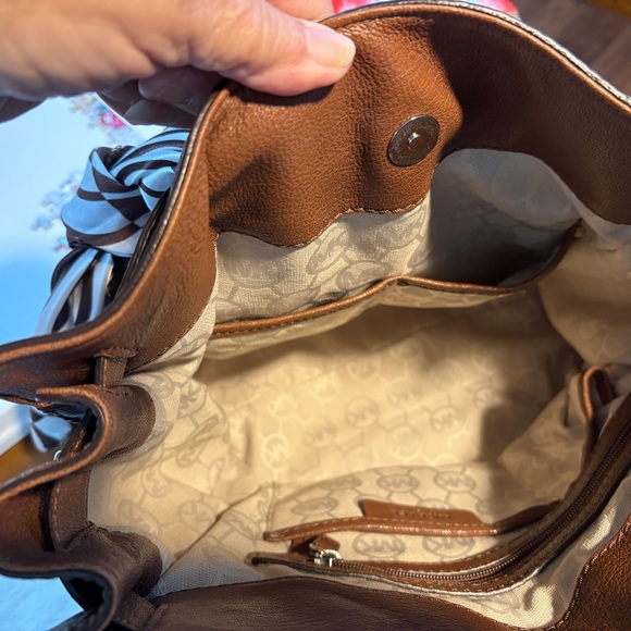 Michael Kors Brown Leather Satchel with Striped Scarf NWOT - Picture 9 of 13